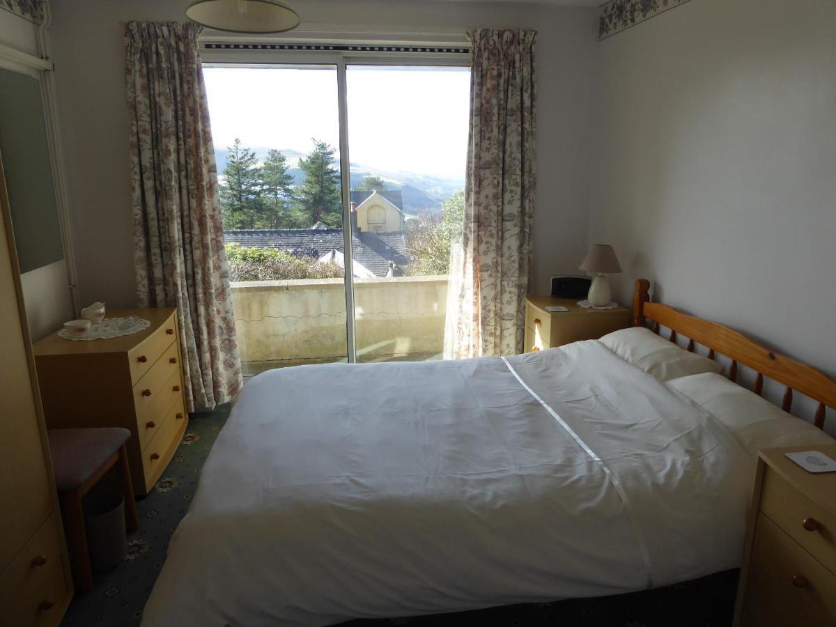 Plas Heulog Holiday Accommodation คลานแวร์เว็คคัน ภายนอก รูปภาพ