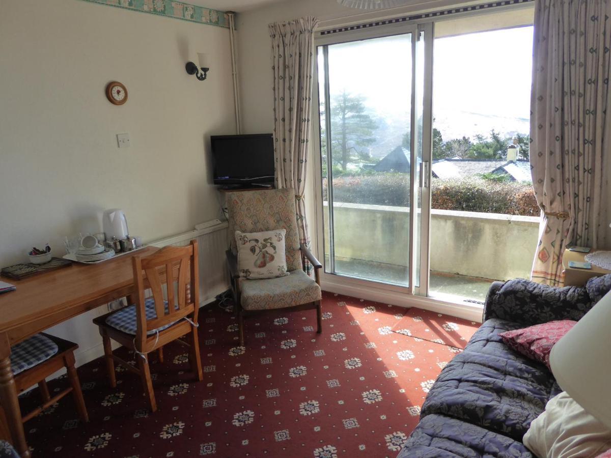 Plas Heulog Holiday Accommodation คลานแวร์เว็คคัน ภายนอก รูปภาพ