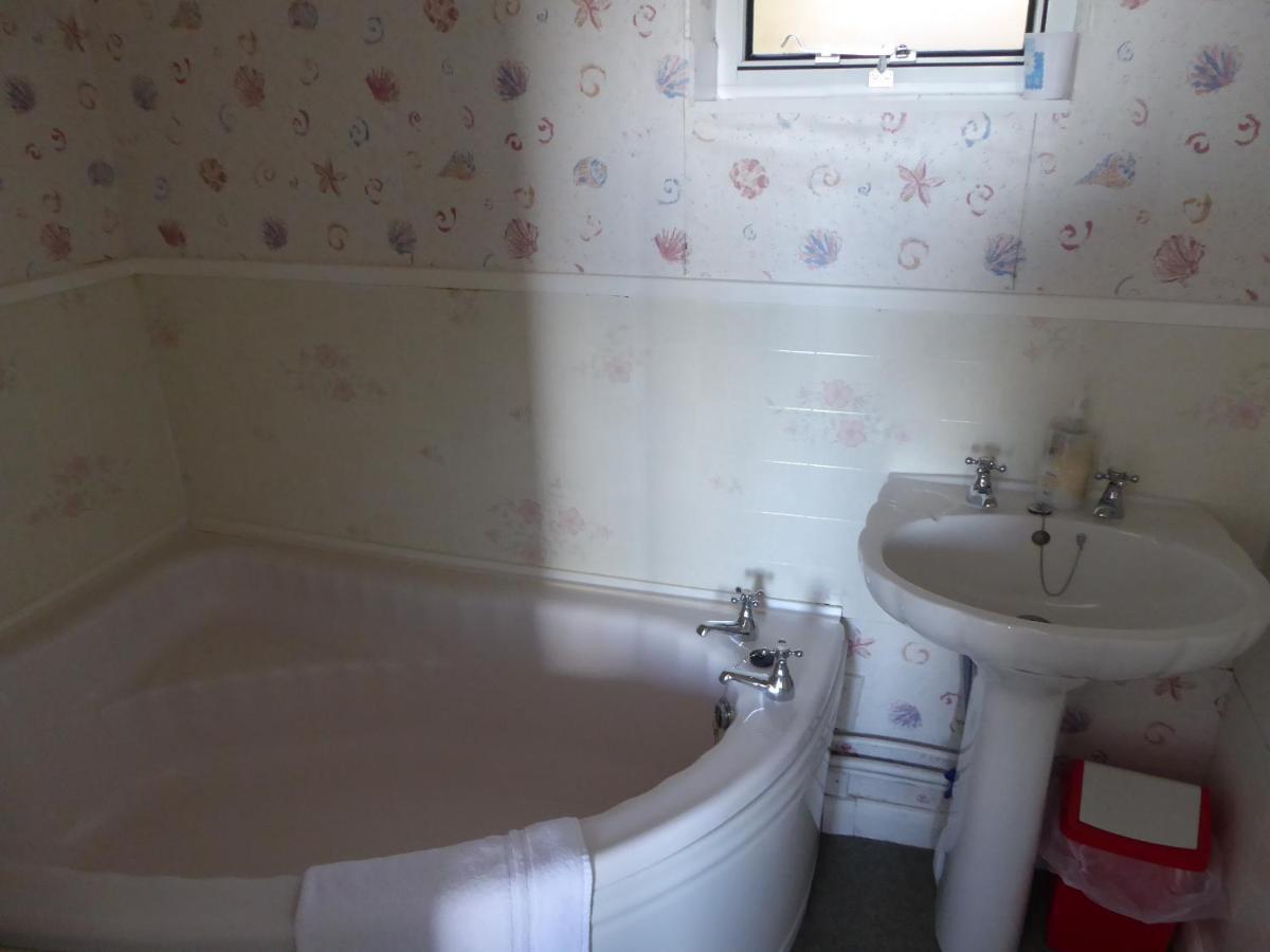 Plas Heulog Holiday Accommodation คลานแวร์เว็คคัน ภายนอก รูปภาพ