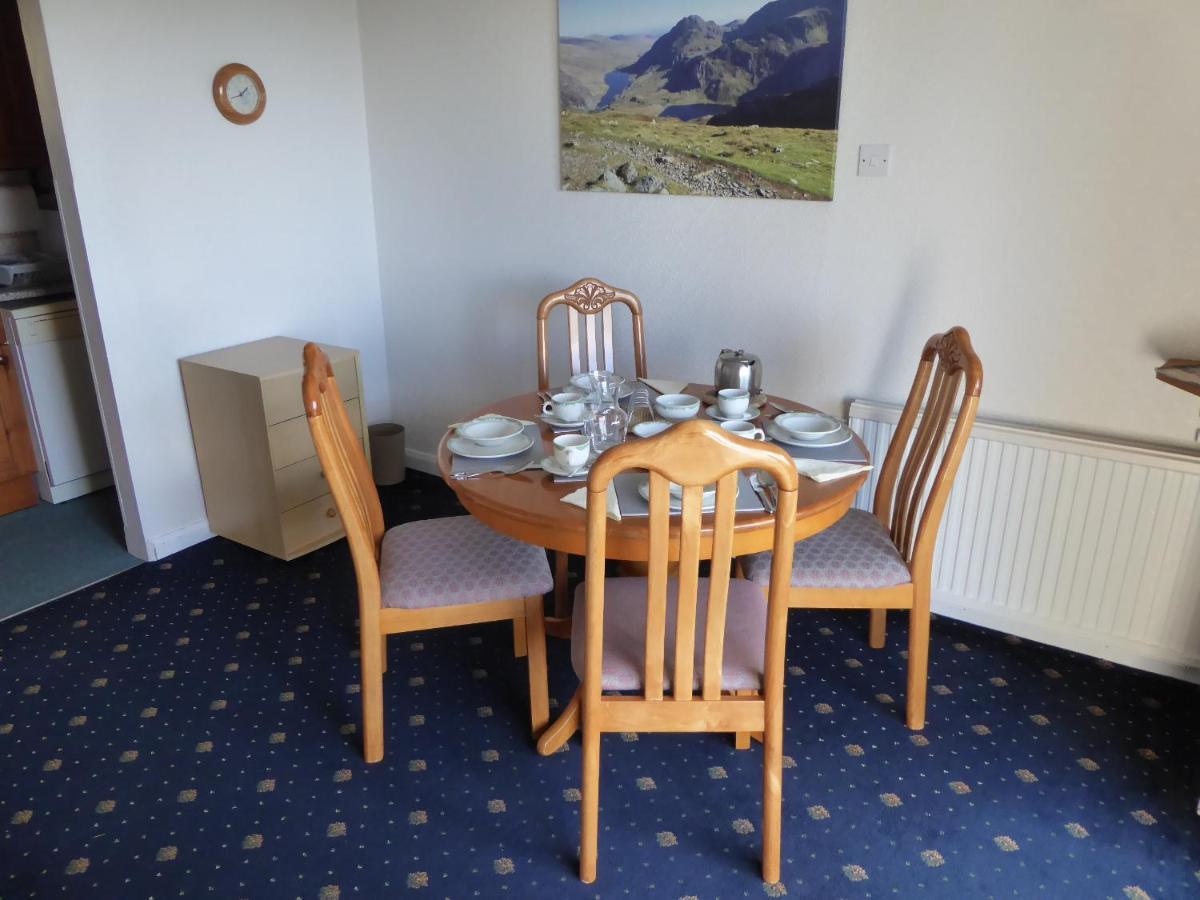 Plas Heulog Holiday Accommodation คลานแวร์เว็คคัน ภายนอก รูปภาพ