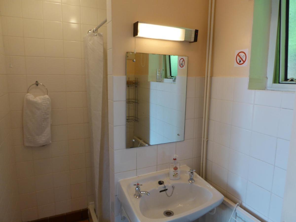 Plas Heulog Holiday Accommodation คลานแวร์เว็คคัน ภายนอก รูปภาพ